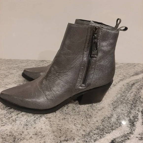 GUESS "TALZA" Pewter Metallic Leather Booties SIZE 7.5M - Picture 5 of 12